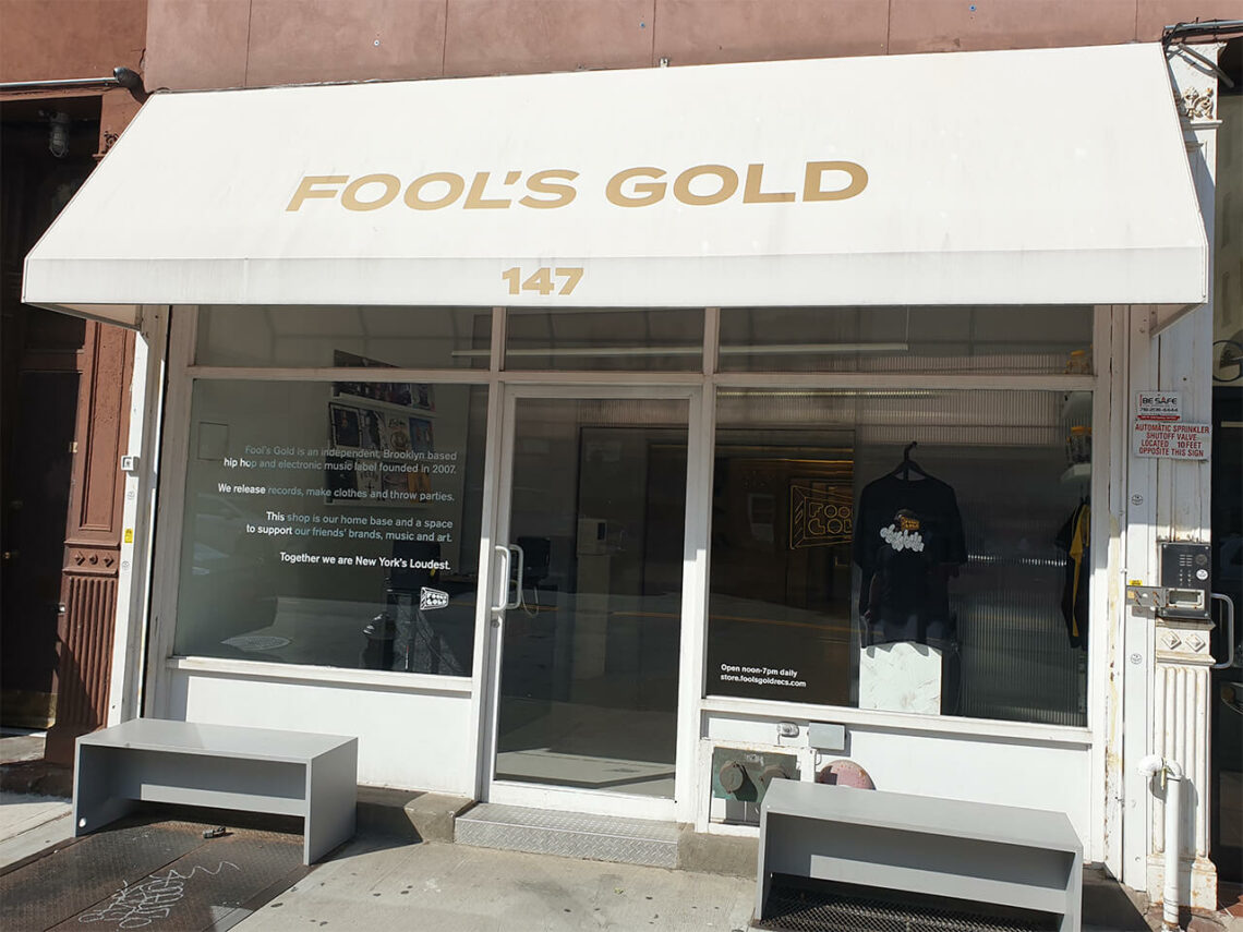 Sicht auf den Fool's Gold Store in Brooklyn, in dem biis zur Pandemie u. a. auch Duck Sauce eine Heimat hatten.