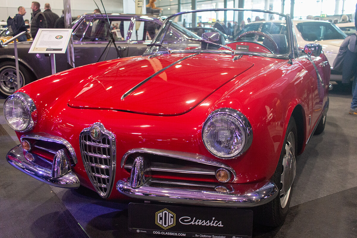 Typisch rotes Alfa Romeo Cabrio. Modell unbekannt.