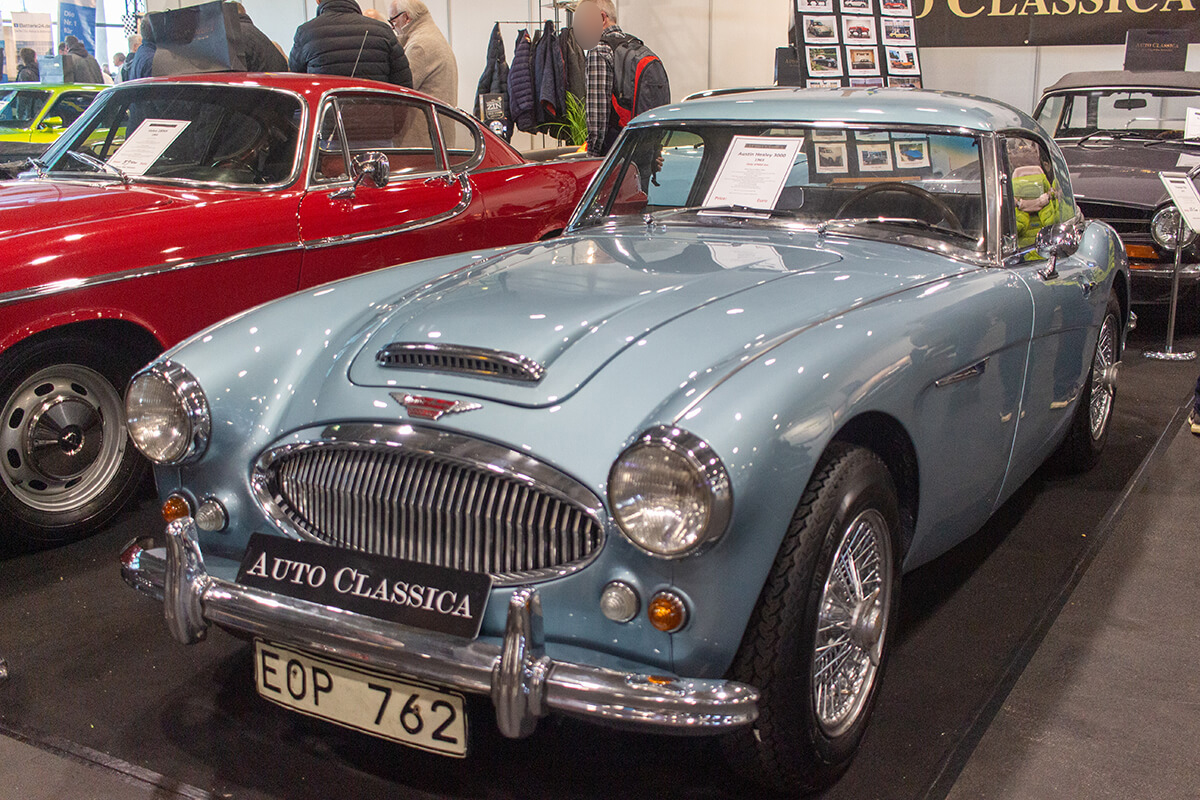 Hellblaues Austin Healey Coupe.